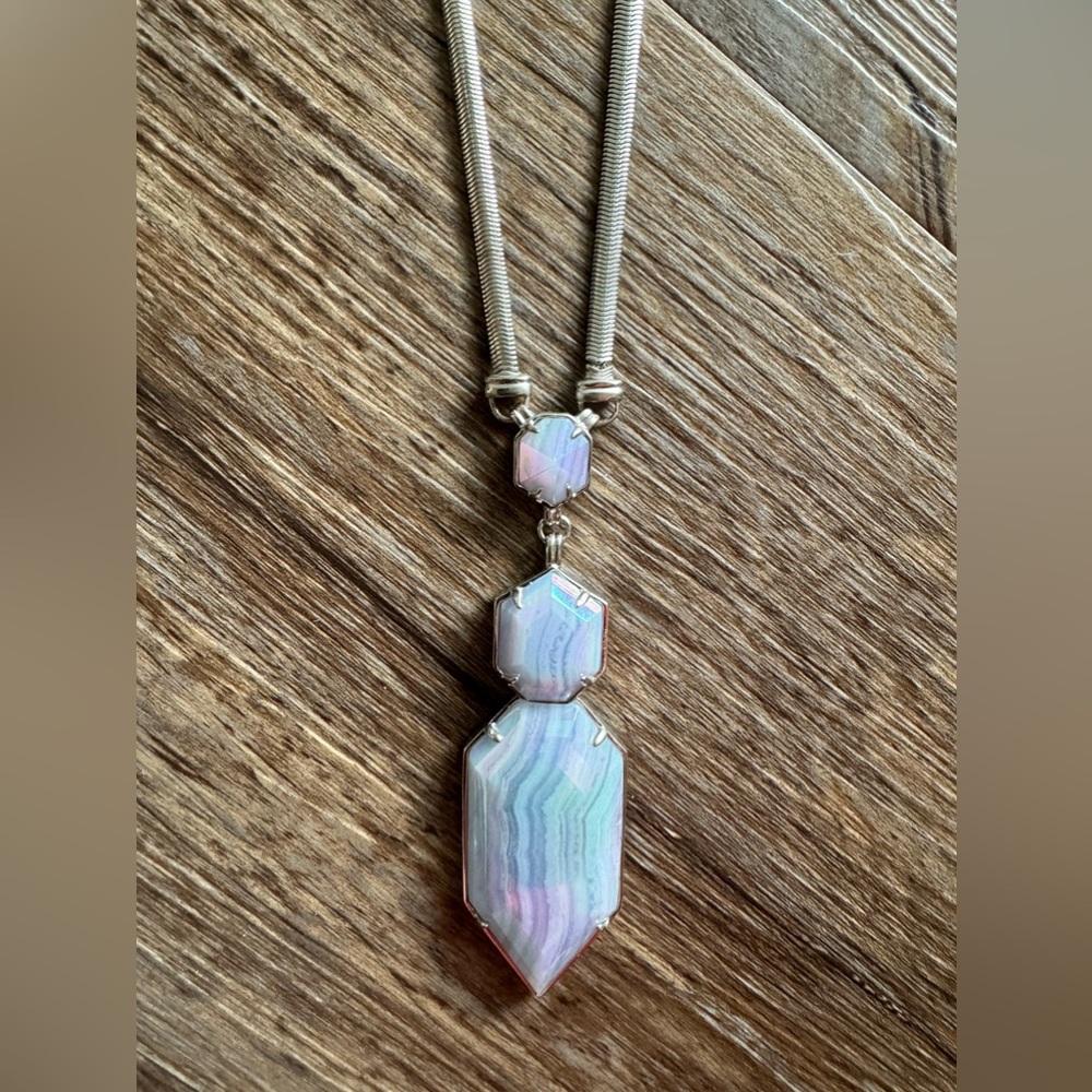 Kendra Scott necklace